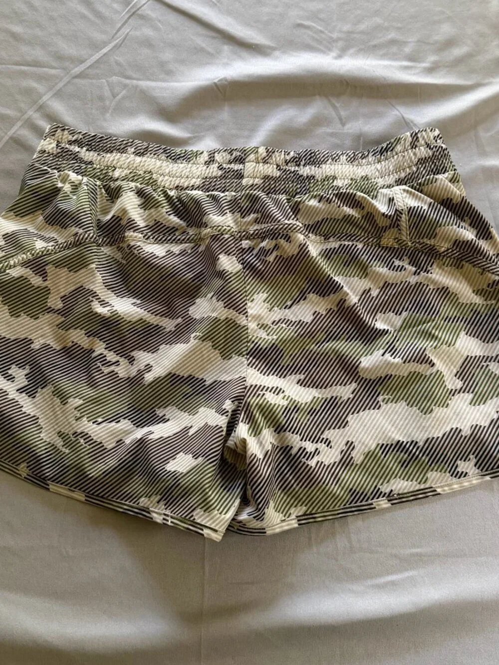 Avia Women's Green Camo Athletic Running Shorts With Pockets Size XL